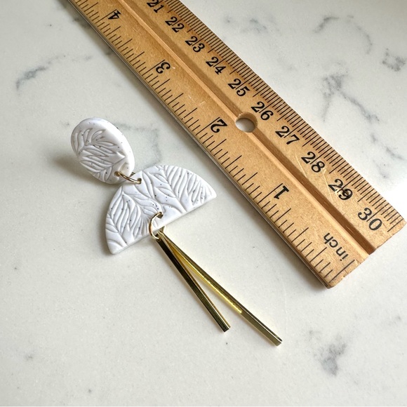 2/$30🌵 Bohemian Gold & White Palm Leaf Polymer Clay Earrings Boho Beachy NEW - Picture 6 of 7
